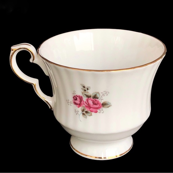 Vintage Royal Windsor Fine Bone China Tea Cup & Saucer Set Cottage Roses Pattern - Picture 5 of 8